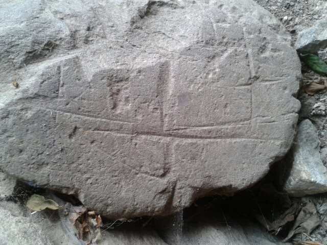 pétroglyphe ou pierre marquée (2)